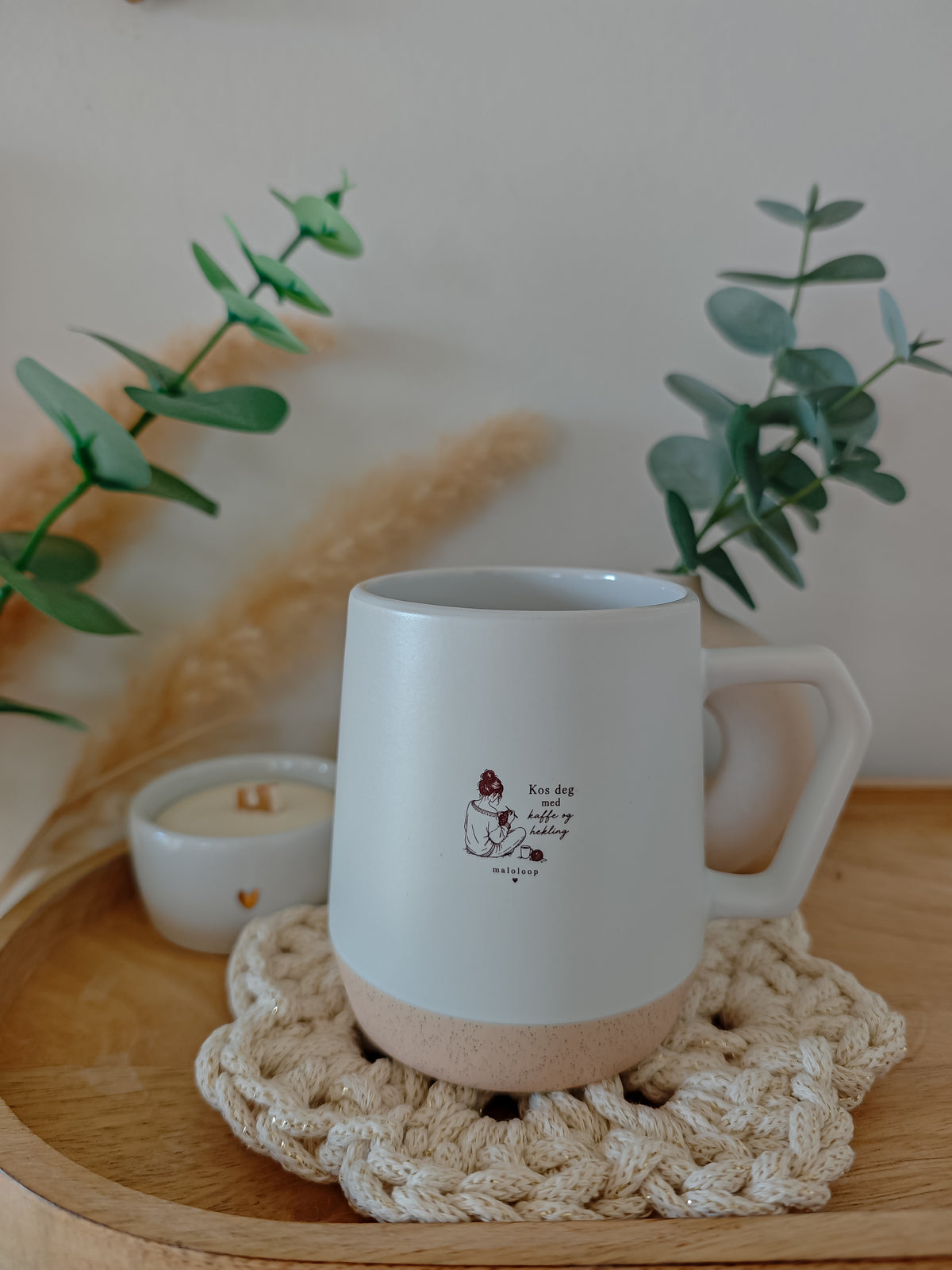 Keramisk kopp med gravering - Kos deg med kaffe og hekling